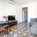 Gran Via Historic Catalan 4Bd Only For Families Or Business Groups