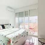 Sea View Apartment W/ 2 Rooms, Beach: 1 Minute