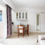 Marina View, Sunny One Bedroom Pyr