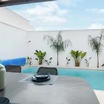 Beautiful Home In Velez Malaga With Kitchenette