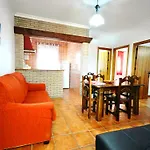 Chalet Con Piscina Compartido Solo Familia