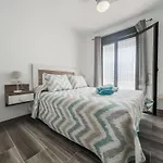 Cd-1957 Modern 2 Bed Apartment With Pool