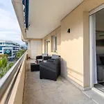 Luminous Apartment In Puerto Banus, Marbella