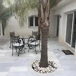 Villa Oasis, Lovely Studio Apartment In A Quiet Villa