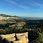 Villa En Frigiliana Con Piscina, Jacuzzi Y Espectaculares Vistas