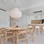 Beautiful Deluxe Garden Apartment