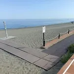 At Jardines Del Mar