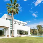 Vivi Homes -Villa Perla Pool, Gym, Jacuzzi & Garden