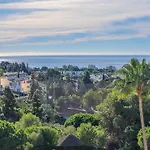 ☆Cozy 2Br Apt. With Sea Views Wifi/Ac/Parking
