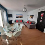 2 Bedroom Apartment With Pool And Barbecue