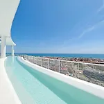 Global Properties, Moderno Apartamento De Dos Terrazas Con Vistas Al Mar Y A La Montana