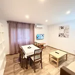 Josep Tarradellas Entire Apartment
