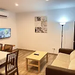 Josep Tarradellas Entire Apartment