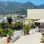 Apartment On The First Line Of The Sea With A View And Free Parking