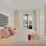 Apartamento Con Enorme Terraza En Complejo Con Piscina En Nueva Andalucia - Lorcrimar