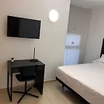 Fira Gran Via 2 - Private Rooms In A Shared Apartment - Habitaciones Privadas En Apartamento Compartido