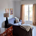 Apartamento De 3 Habitaciones, Zona Muy Tranquila A Unos Minutos De La Playa