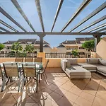 Amazing 4Br Apart. Parking, Pool, Close To The Sea