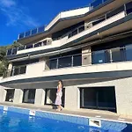 Villa De Lujo Con Vistas Al Mar Y Piscina Privada
