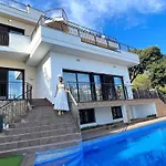 Villa De Lujo Con Vistas Al Mar Y Piscina Privada