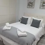 Precioso Apartamento Con Patio Interior.