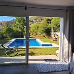 Pool-Side Chic Studio In Beautiful Countryside