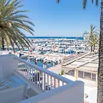 Comfortable Yacht Club Apartment