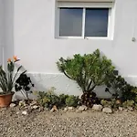 Casa Jardin. Vivienda Rural En Zona Tranquila.