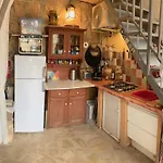 Tinyhouse Im Patio Einer Romantischen Finca