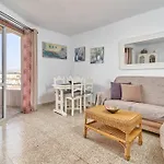 Terraza Sobre El Mar