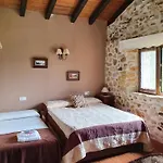 Apartamentos Rurales Larrago