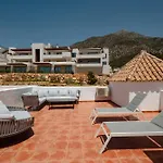 Modern Sea & Lake View Penthouse With Private Jacuzzi - 8 Min To Puente Romano