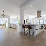 219 Frontline Beach Luxurious