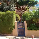 Seaview With Private Garden 5 Minutes Walk To The Beach And Amenities