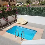 Bajo Calido Con Patio Y Piscina Privada!
