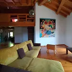 Espaciosa Casa De Aldea, Arte Y Descanso