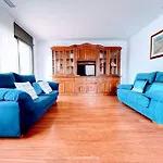 Casa De Vacaciones En Castelldefels ¡Tranquilidad Y Piscina!