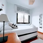 Casa De Vacaciones En Castelldefels ¡Tranquilidad Y Piscina!