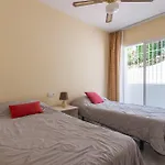 Lovely 2 Bed Apt Overlooking Golf