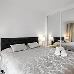 Shiny 2Br Apt With Views, Pool, Great Location