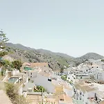 Las Pizarrillas: Tu Hogar En Este Blanco Pueblo