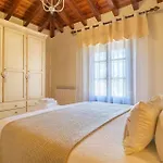 Villa Viewpoint: Private Pool Sleeps 6 Views