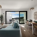 Beautiful House With Nice Jacuzzi On Topfloor!