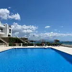 Sunshine Beach Front Complex, Wifi, Modern