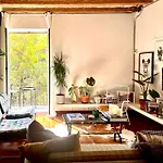 Artsy-Stylish Apartment In The Heart Of Barcelona