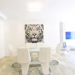 1093 Modern Beach Apartment , Huge Terrace , Bbq