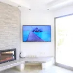 1093 Modern Beach Apartment , Huge Terrace , Bbq