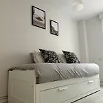 Cozy Flat 5 Mins From The Beach