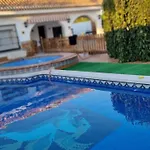 Se Alquila Chalet Con Piscina Y Yacucci