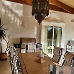 Tess Casa Mariposas, Una Casa Magica